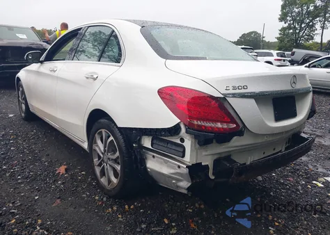 2015 Mercedes-Benz C 300 4Matic из США, поврежденный, VIN 55SWF4KB6FU021748